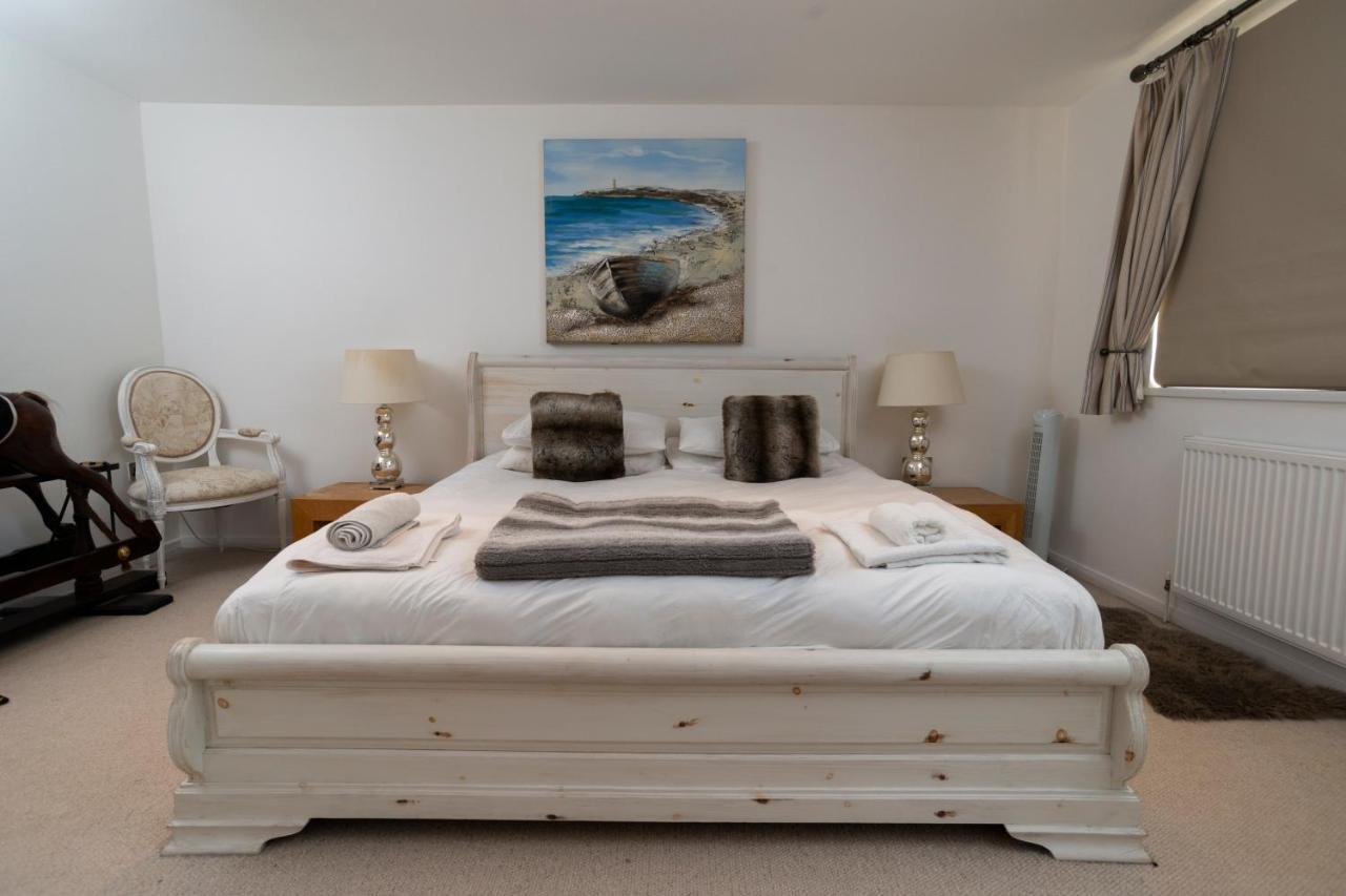 פוולהלי Stunning Beach Front House - Sleeps 6 מראה חיצוני תמונה